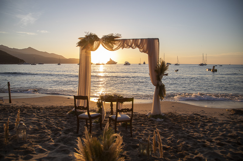 Allestimento matrimonio di fronte al mare