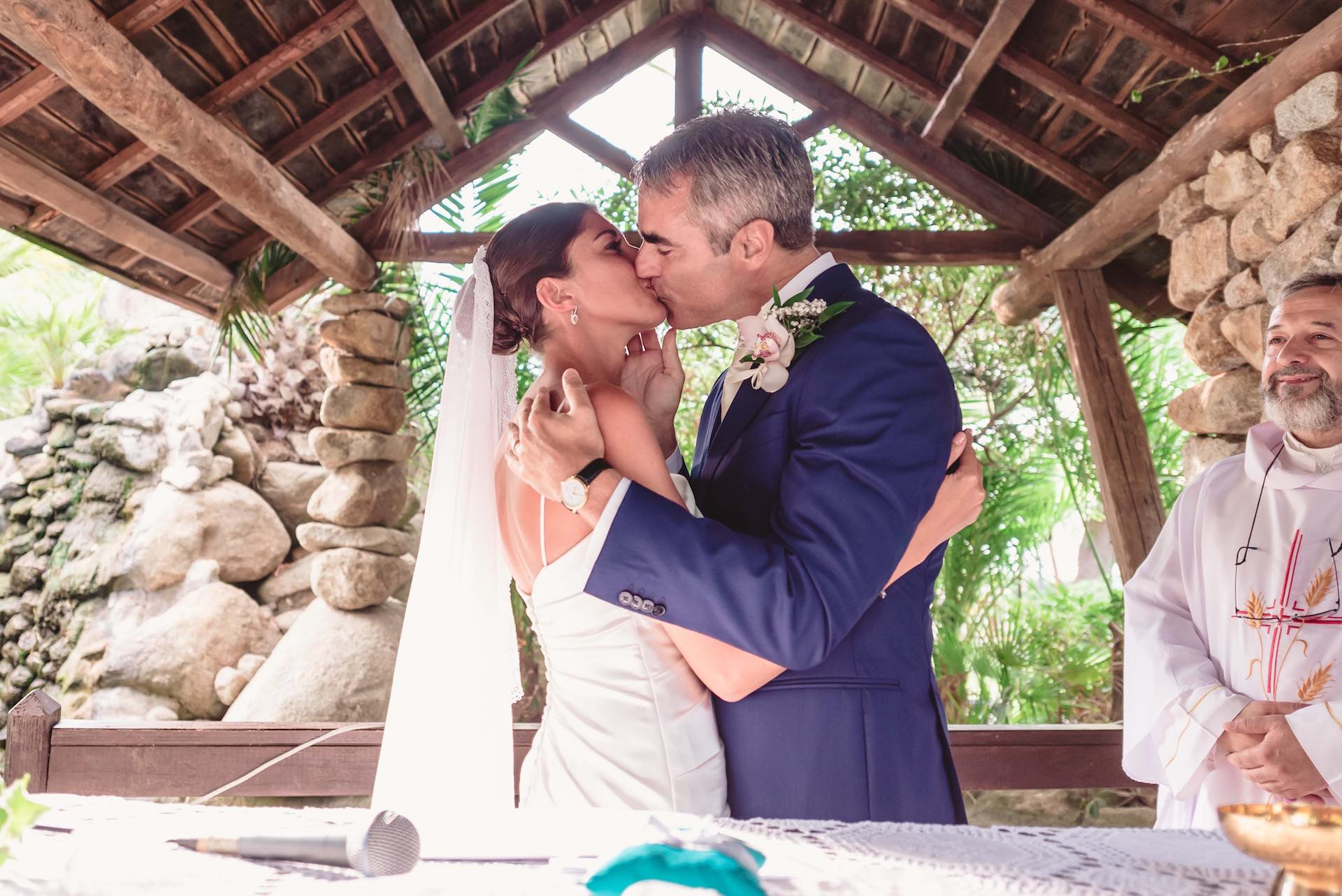 Bacio dopo lo scambio degli anelli Isola d'Elba